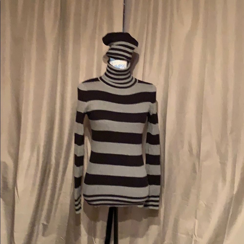 L.e.i turtle 🐢 neck and beanie.